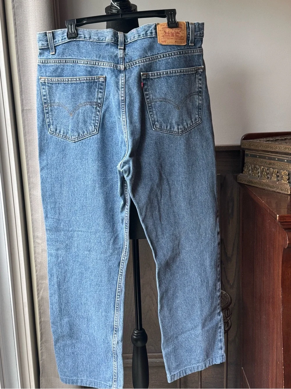 Levi’s vintage Y2K 2001 505 regular fit jeans 40x32 excellent condition.